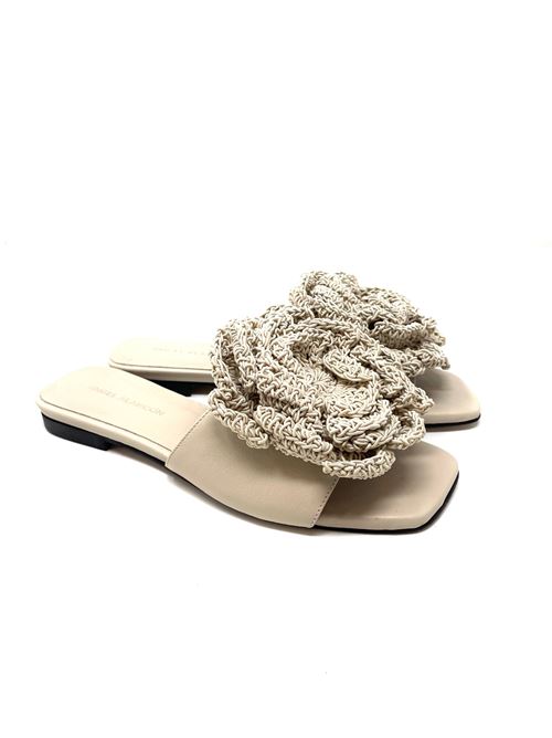 Ciabatta donna con fiore ANGEL ALARCON | 25082016DREAMIVORY